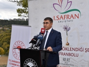 Birinci Safran Çalıştayı ve “Lavanta Kokulu Safran Bahçesi” projesi Tanıtımı Gerçekleştirildi Galeri