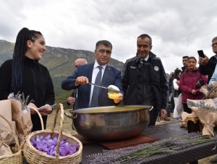 Birinci Safran Çalıştayı ve “Lavanta Kokulu Safran Bahçesi” projesi Tanıtımı Gerçekleştirildi Galeri